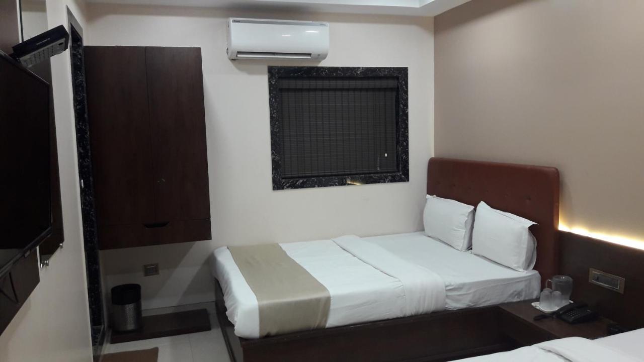 Shine Hospitality Palace Bombay Exterior foto